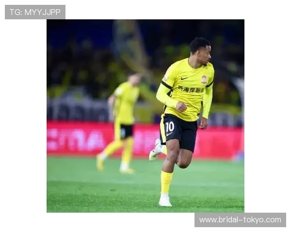 西海岸19岁中场杨展彭迎职业首秀